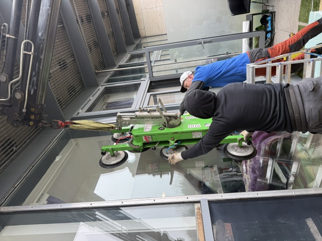About Lee Double Glazing