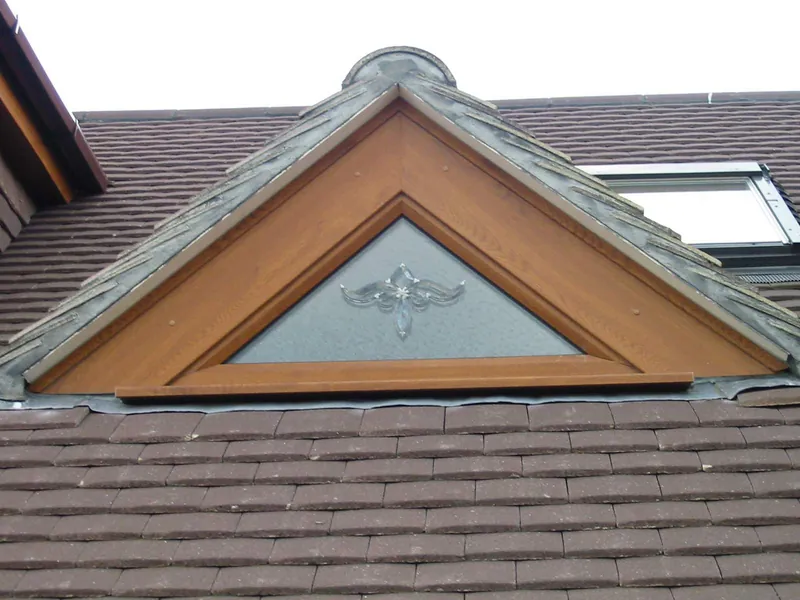 Bay Windows Lee