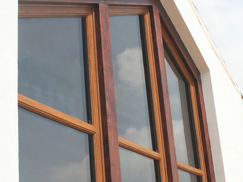 Bay Windows Lee