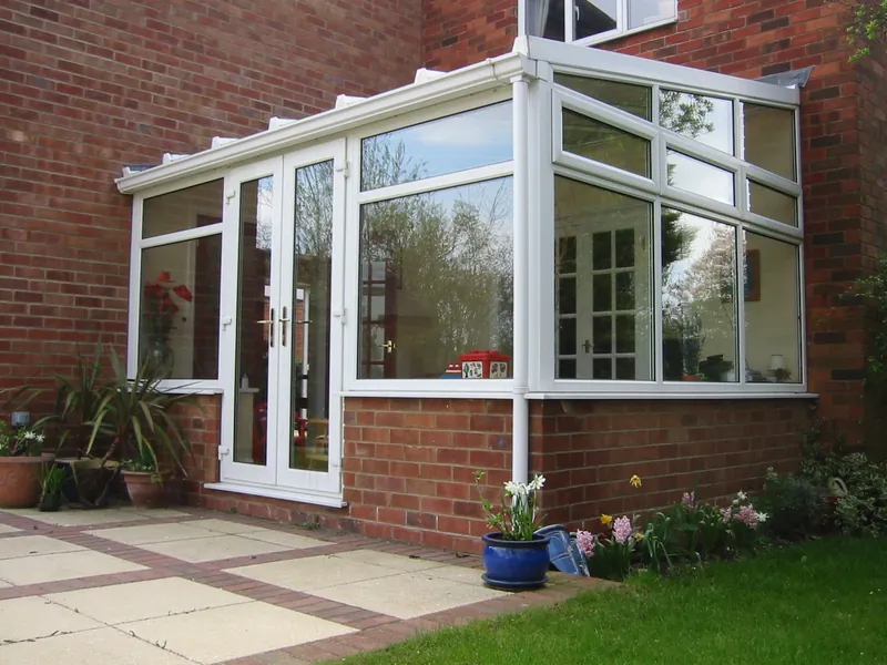 Bay Windows Lee