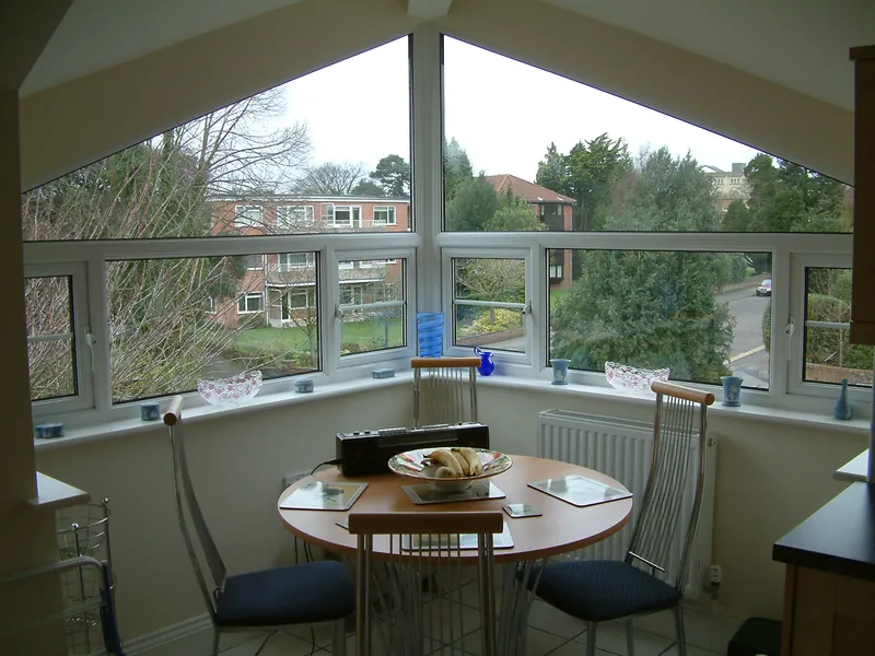 Bay Windows Lee