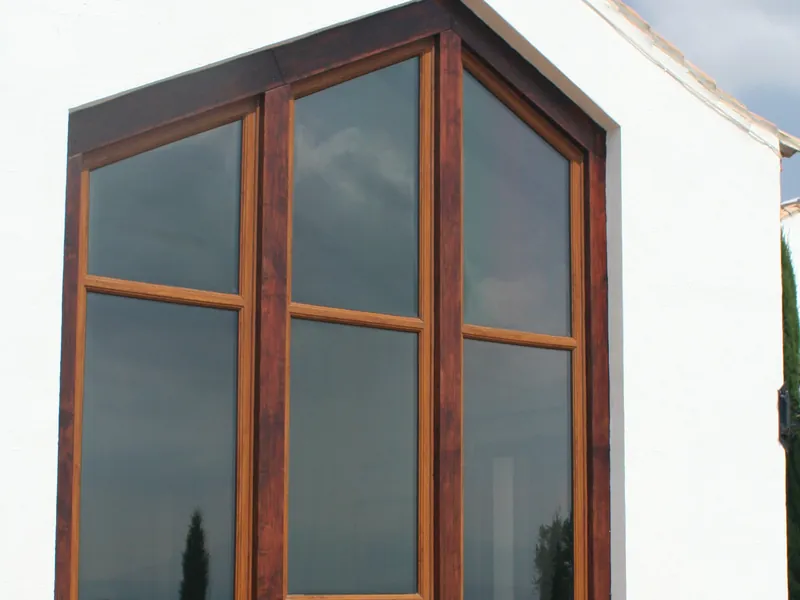 Bay Windows Lee