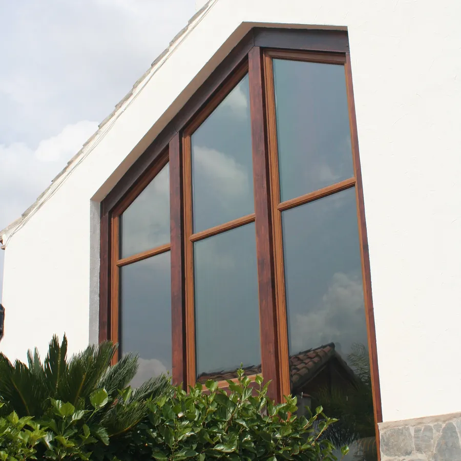Bay Windows Lee